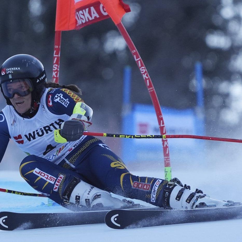 Olympic champ Sara Hector wins World Cup giant slalom as former leader Federica Brignone falls